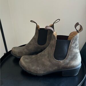 Blundstone Rustic Brown Chelsea Heel Boot